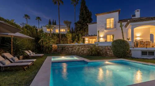 VACATION MARBELLA I Villa Birkin, Heated Pool, Andalusian Style, GYM, Cine, Golf Valley, 6 min Puerto Banus