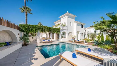 VACATION MARBELLA I Villa Lumea, Luxury Villa, Private Heated Pool, Andalusian Charm, Walking Distance to the Marina and Beaches
