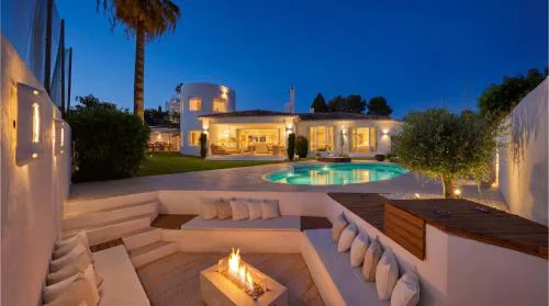 VACATION MARBELLA I Villa Moss, Golf-front, Swimming-pool, Minutes from the Marina and the Beach