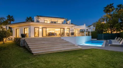 VACATION MARBELLA I Villa Sharma, Sea View Villa, Prime Location, Heated Pool, Sauna, Cine & Entertainment Room, Close to The Beach