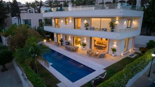 VACATION MARBELLA I Villa Velazquez, 150m to the Beach, Heated Pool, Golden Mile