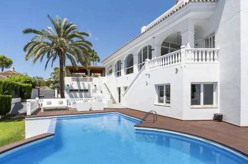 Villa Elviria Lujo, Piscina y Sauna Privada