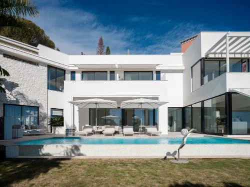 Villa Royale, moderna villa con piscina y vistas al mar