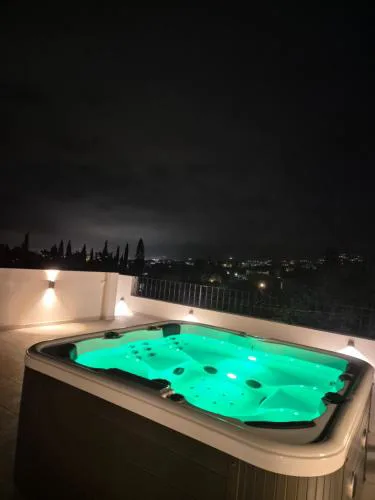 Villa With Jacuzzi and Panoramic Views in Prestigious El Rosario, Marbella