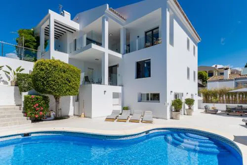 Wonderful Villa Near Beach with Mediterranean Views