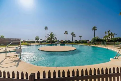 122-Luxury Beachfront Apartment, Views and Pool