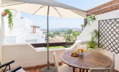 4min stroll to Restaurants and Mini market, 15min drive to Fuengirola beach