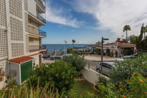 Beachfront Calahonda apartment