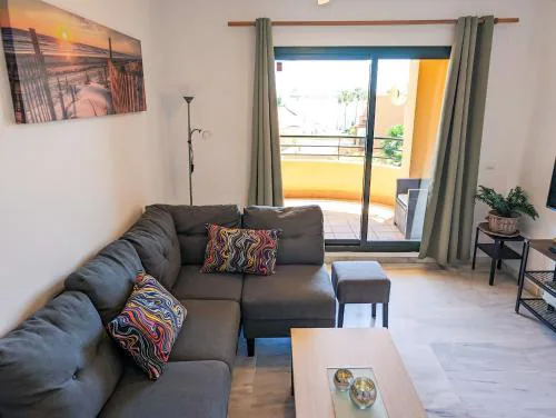 Bright & quiet 2BR flat w/ large terrace & pool