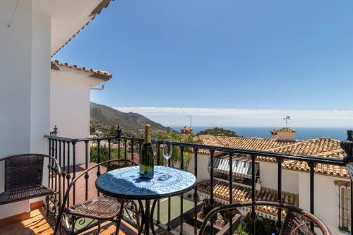 Mijas Pueblo 3BR Apt with Terrace and Views