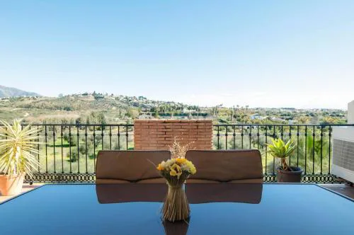 Sunny terrace apartment in prestigious Mijas Golf
