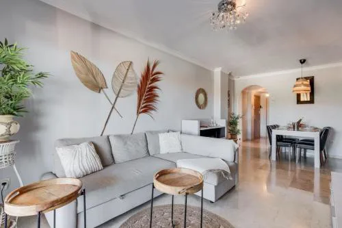 Ultimate Rentals - Zonnig Appartement Met Heerlijk Terras in Mijas
