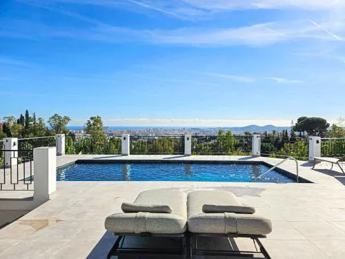 Villa with private pool & outdoor kitchen