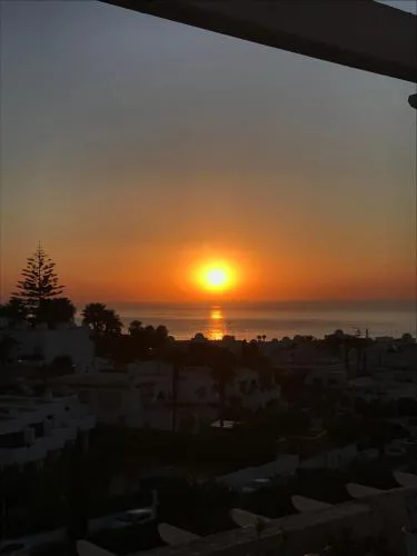 1st floor Penthouse sea and mountain view 5 min stroll to beach
