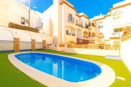 Apartamento Pescia con piscina en centro de Nerja