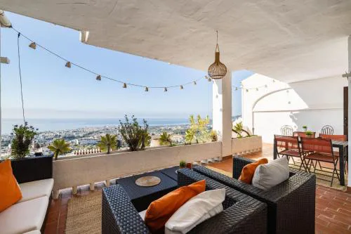 Apartment with Sea Views, Terrace & Pool, Nerja