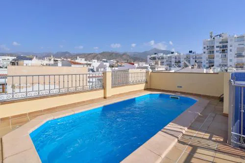 Ático con piscina en Nerja centro
