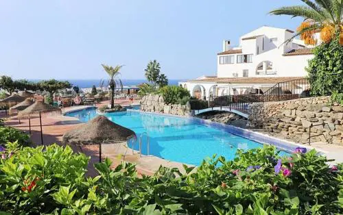 CAPISTRANO BREEZE - Luxury Coastal Apartment in Capistrano Village, Nerja