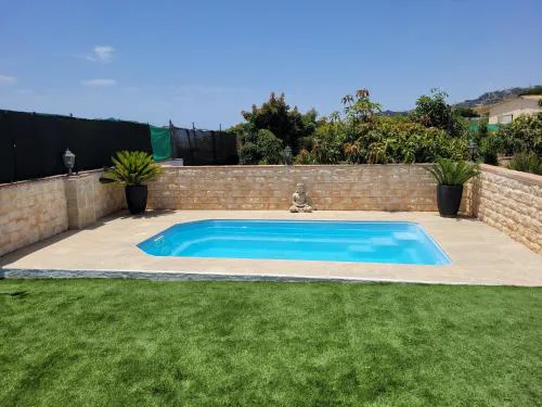casa rural con piscina y barbacoa en Nerja para 4 personas