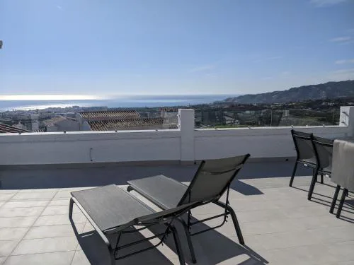 Completely renovated large apt, amazing sea views