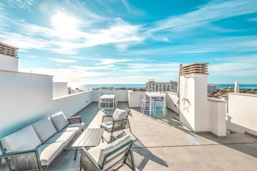 Deluxe house with roof terrace and pool