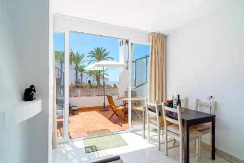 Hibiscos Seaview Terrace by Casasol