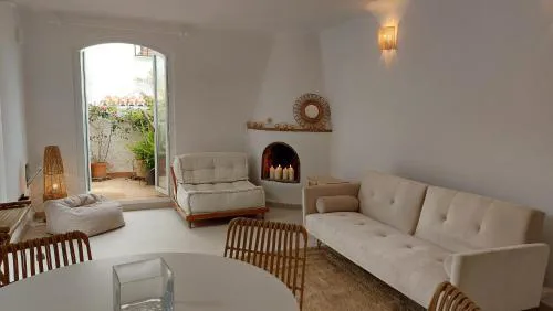 New Boho Home with Balcony, Private Garden and Communal Pool