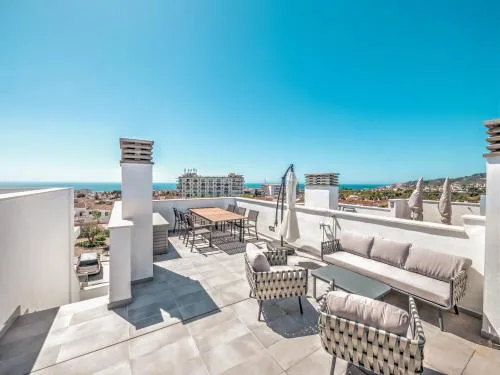 New Luxurious house with rooftop terrace and pool