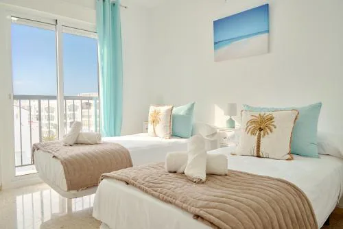 Tucuman 3 - Sunny 3-Bedroom Apartment in Nerja Center near Beach