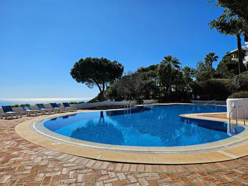 Three bedroom apartment La Mairena Elviria