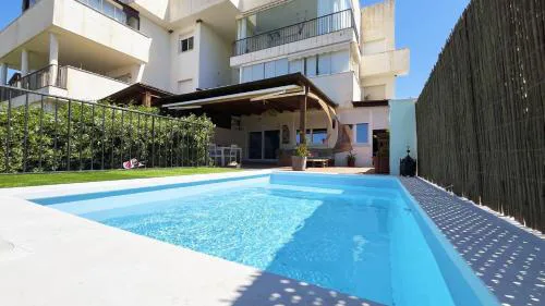 Gran Terraza con Vistas al Mar y Piscina