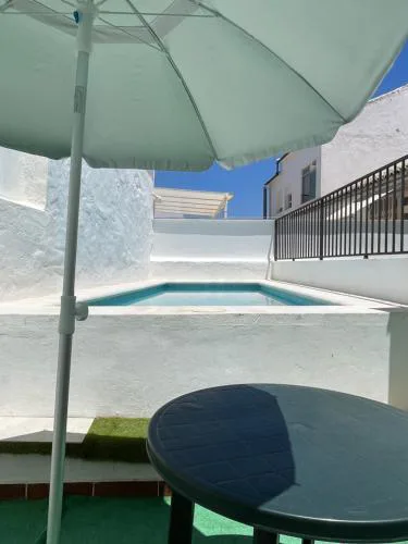 Apartamento nuevo con piscina en el centro "Doña Paca-Ronda"