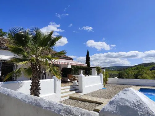 Beautiful Cortijo with pool near Ronda