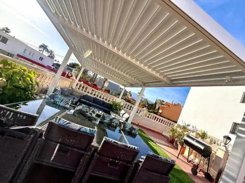 GRAN CASA con TERRAZA a 3 min Playa con Wifi - rodeada de servicios
