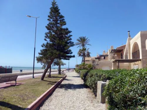 Lovely 2 Bedroom Apartment With Pool