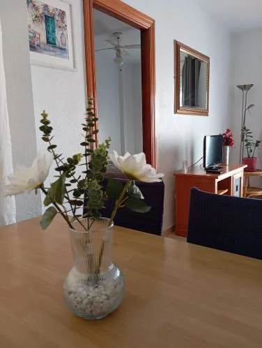 One-bedroom flat 200m from the beach