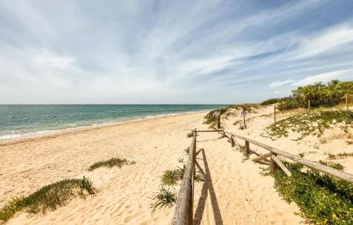 2 Bedroom Stunning Apartment In Rota