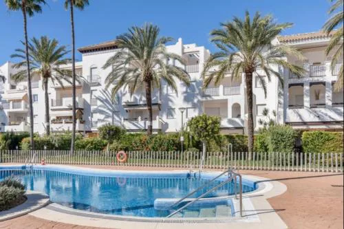 Paraíso del golf free parking by Staycare