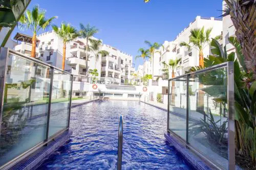 RentitSpain - Salobreña - Apartamento Oasis con Gym y Balcón