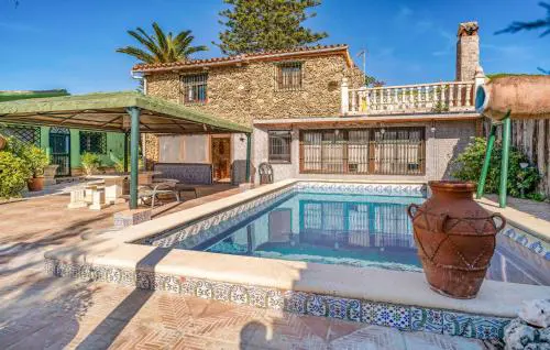 Stunning Home In Chiclana De La Fronter