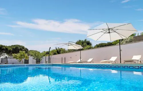 Stunning Home In Chiclana De La Fronter