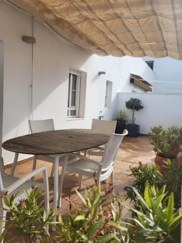 Apartamento en el centro con garaje, terraza, wifi, climatización y piscina