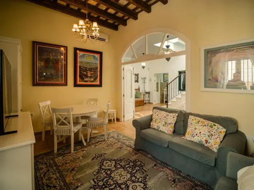 Casa Guirigay