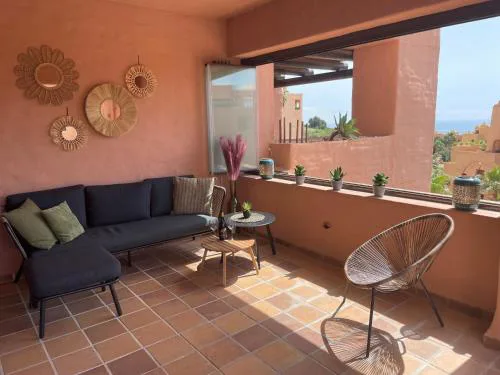 2311-modern apt with sea and pool views