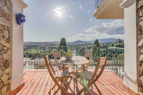 Golf Course View Apartment