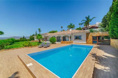 Villa Mimosa sleeps 8 with Heated Pool