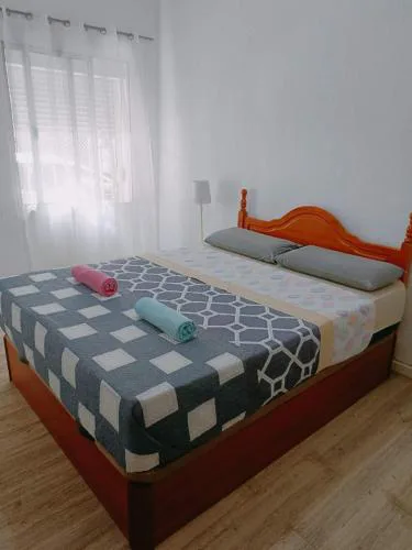 8 mins walk to Train Station Low Cost Youth Hostel