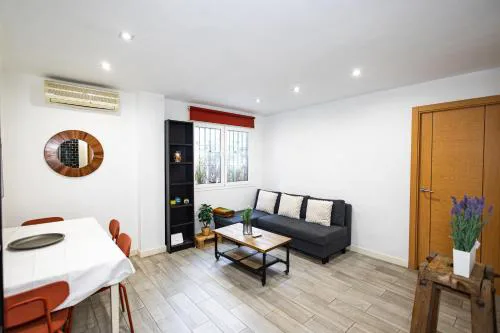 Acogedor Piso de 2 Dormitorios en Sevilla