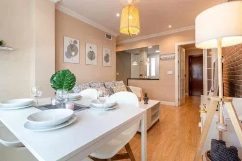 Apartamento 3 en Estadio del Sevilla, 8 plazas y m