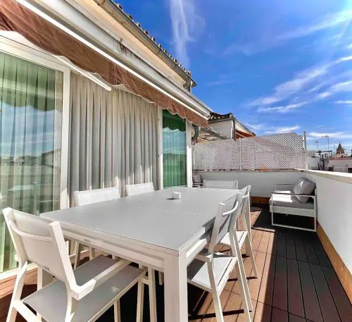 Atico Triana 100 meters with terrace and parking